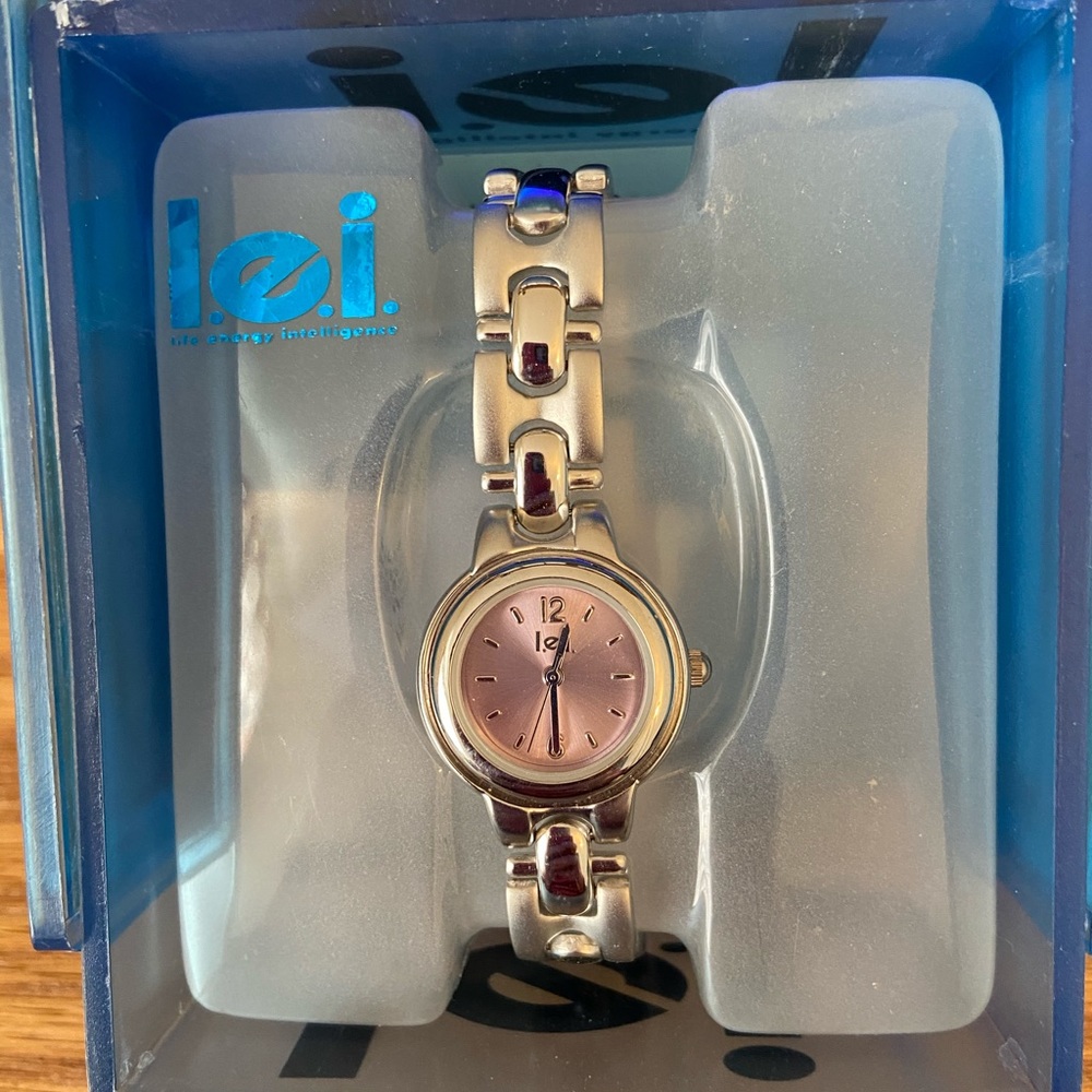 NIB women L.E.I. Wrist watch very nice